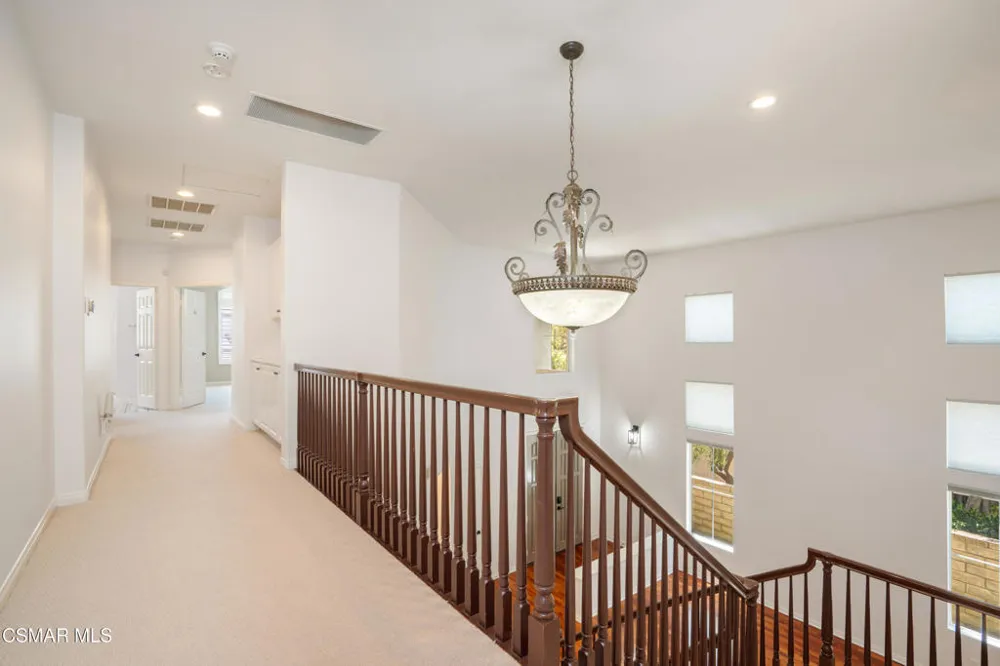 921 Ellesmere Way Oak Park, CA 91377