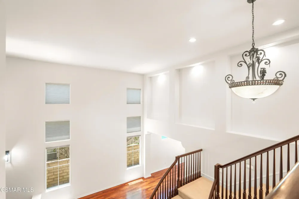 921 Ellesmere Way Oak Park, CA 91377