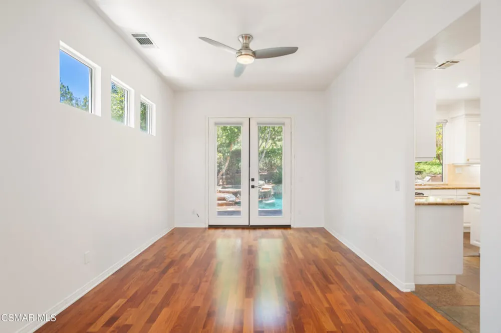 921 Ellesmere Way Oak Park, CA 91377