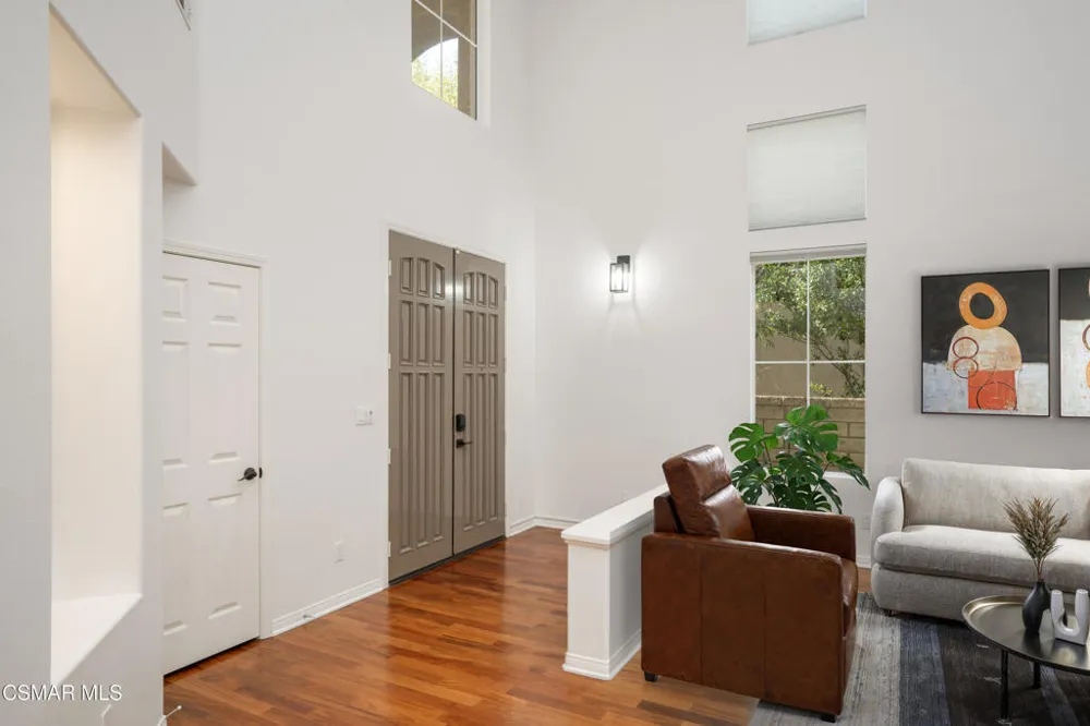 921 Ellesmere Way Oak Park, CA 91377
