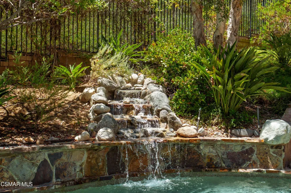 921 Ellesmere Way Oak Park, CA 91377