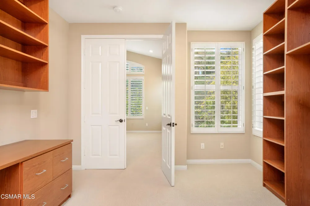 921 Ellesmere Way Oak Park, CA 91377