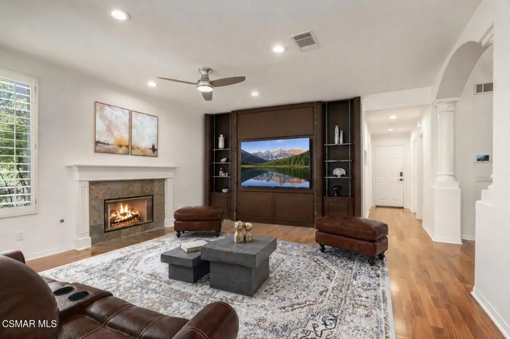 921 Ellesmere Way Oak Park, CA 91377