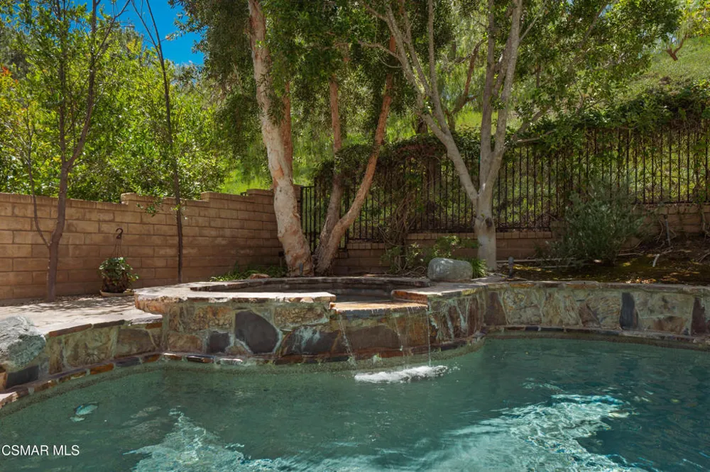 921 Ellesmere Way Oak Park, CA 91377