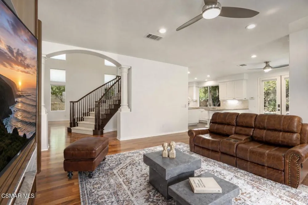 921 Ellesmere Way Oak Park, CA 91377