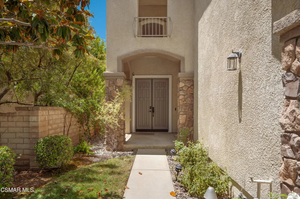 921 Ellesmere Way Oak Park, CA 91377
