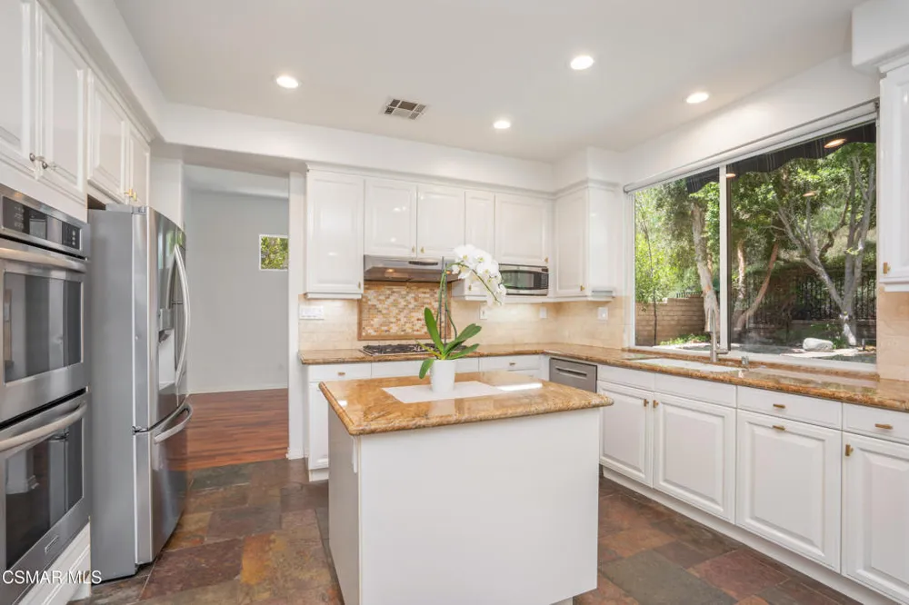 921 Ellesmere Way Oak Park, CA 91377