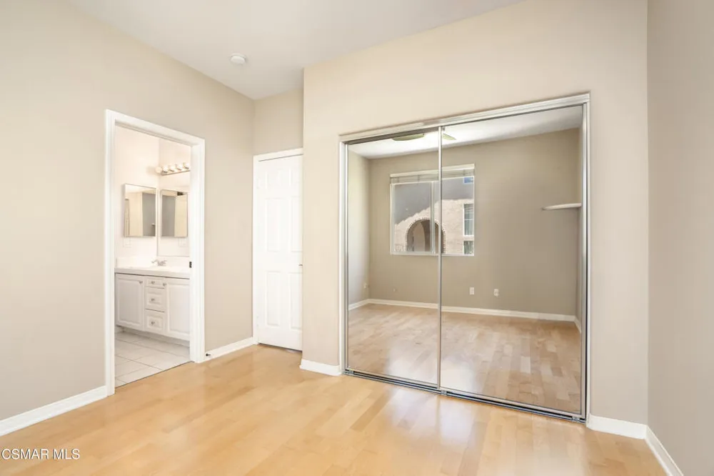 921 Ellesmere Way Oak Park, CA 91377