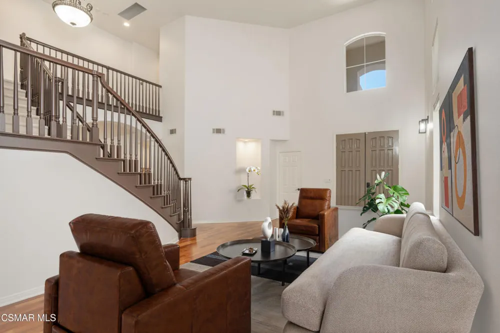 921 Ellesmere Way Oak Park, CA 91377