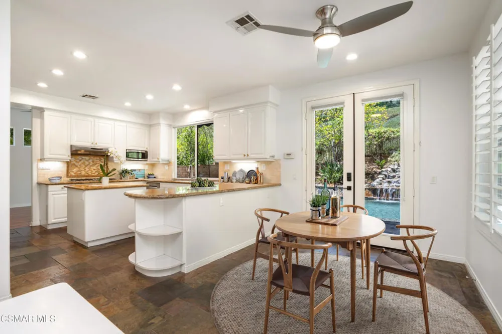 921 Ellesmere Way Oak Park, CA 91377