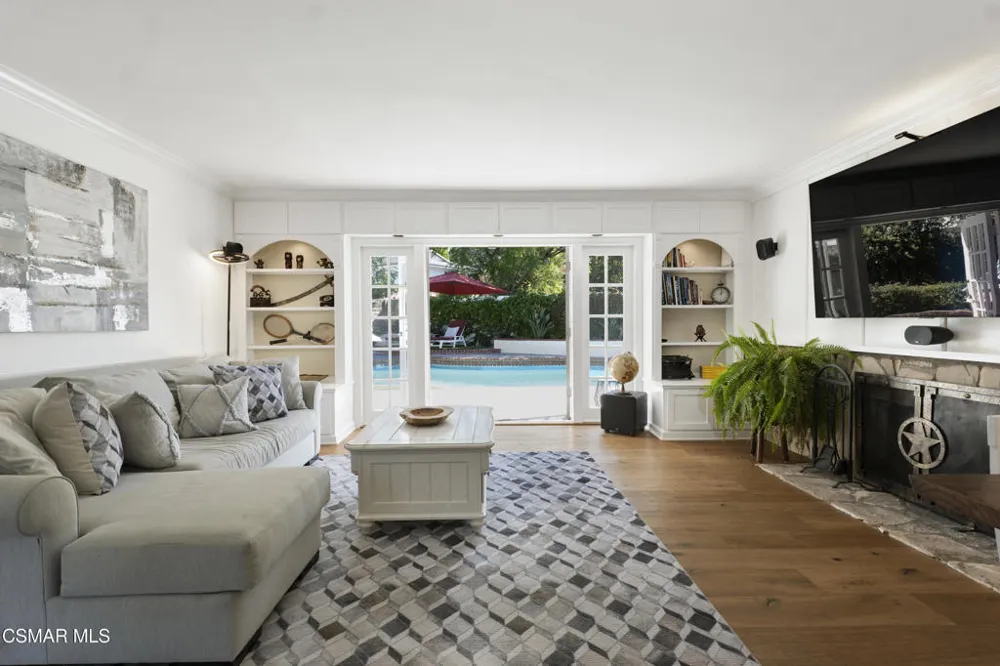 3948 Royal Glen Court Westlake Village, CA 91361