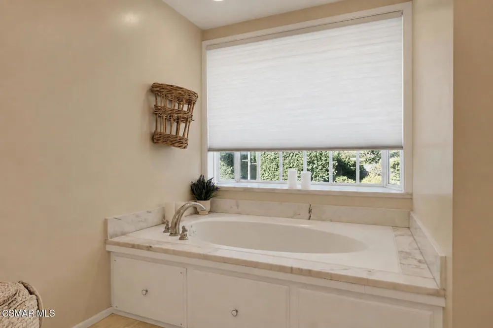 3948 Royal Glen Court Westlake Village, CA 91361