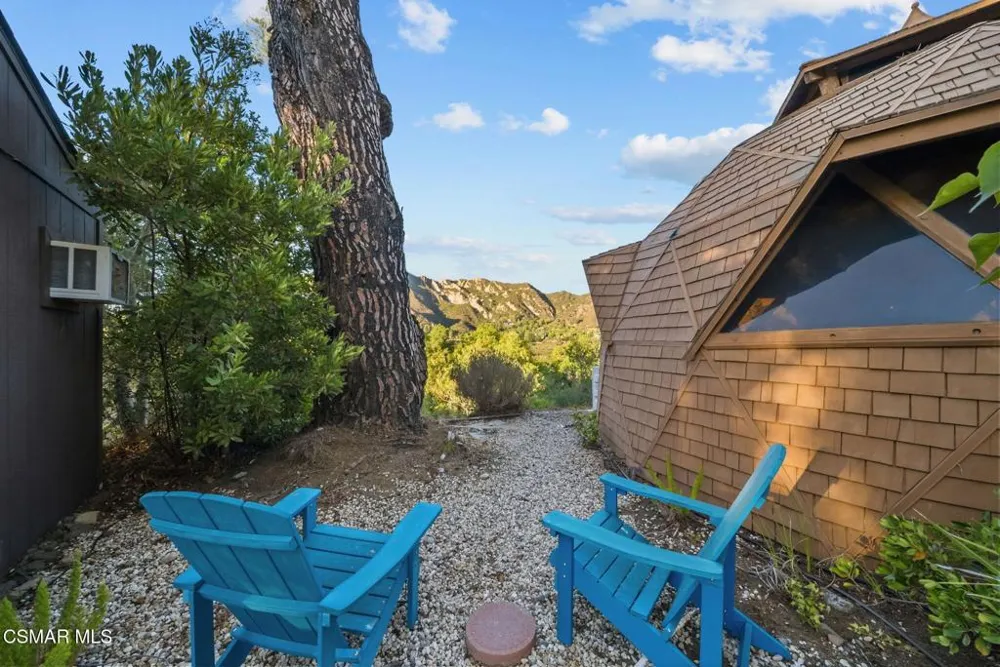 2025 Mckain Street Calabasas, CA 91302
