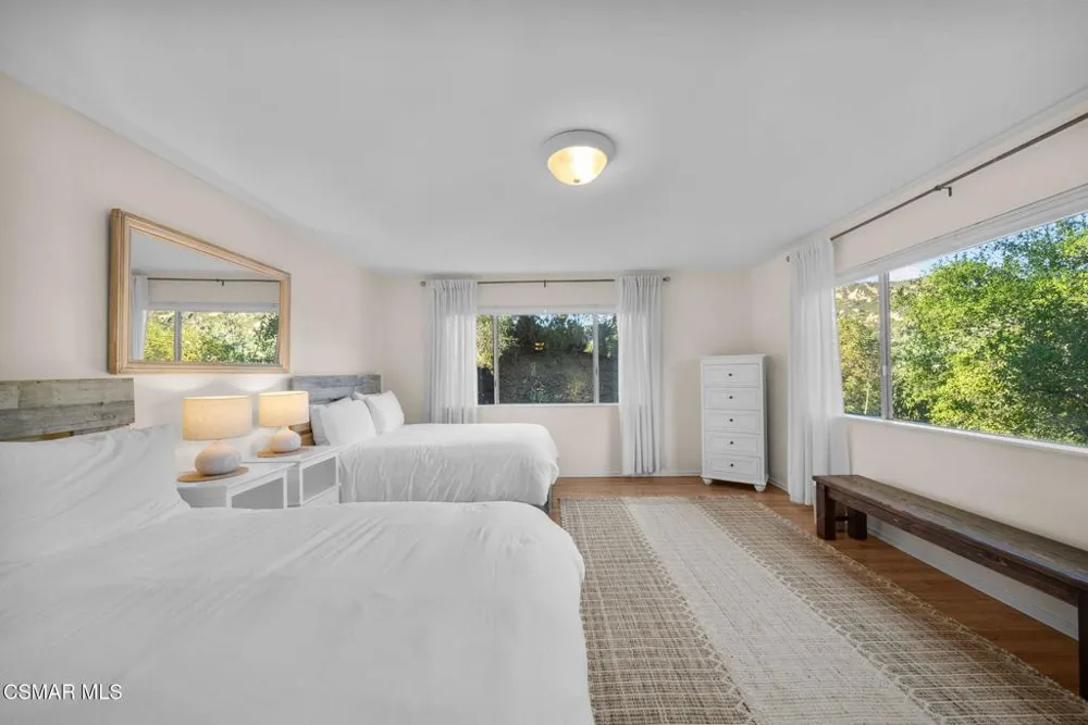2025 Mckain Street Calabasas, CA 91302