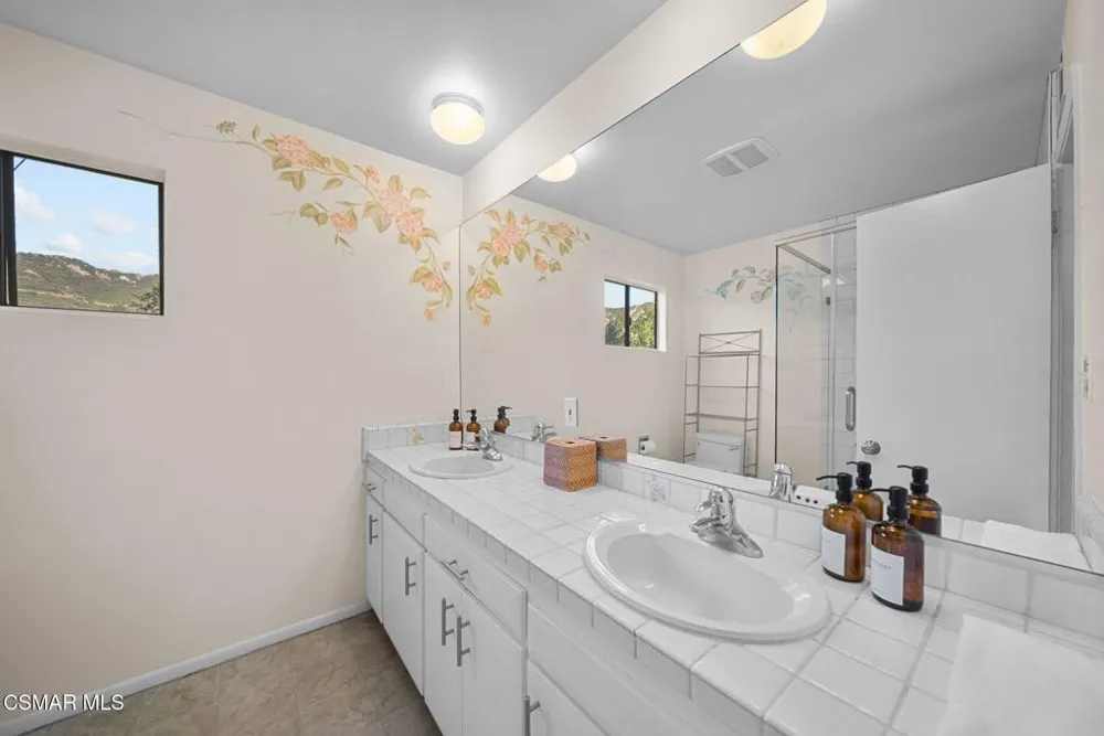 2025 Mckain Street Calabasas, CA 91302