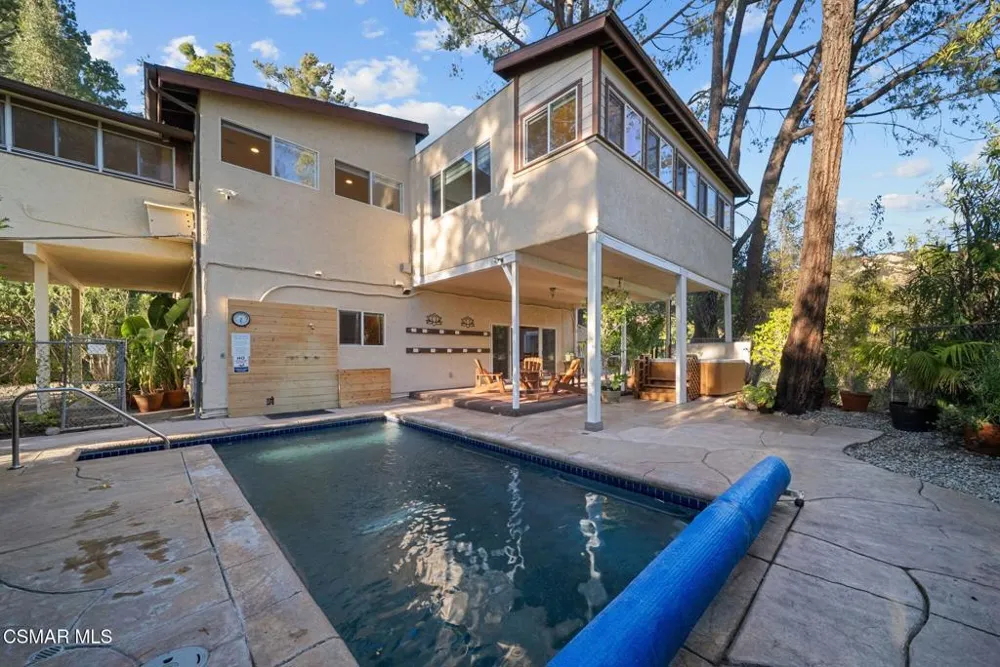 2025 Mckain Street Calabasas, CA 91302