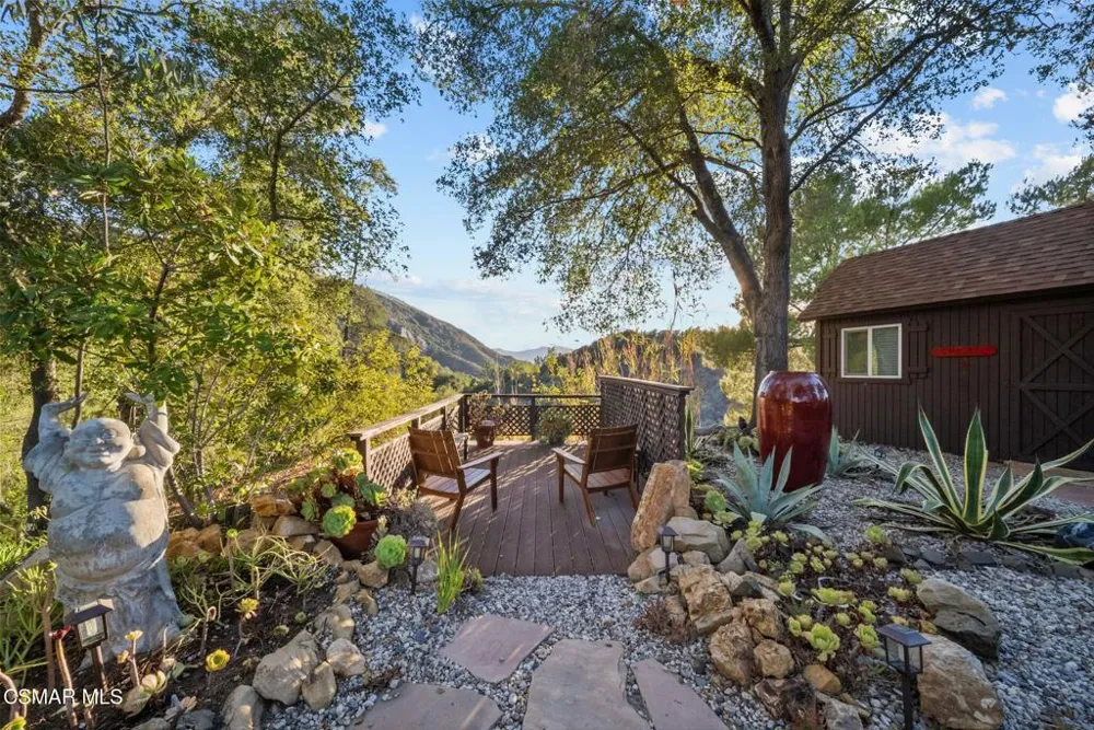 2025 Mckain Street Calabasas, CA 91302