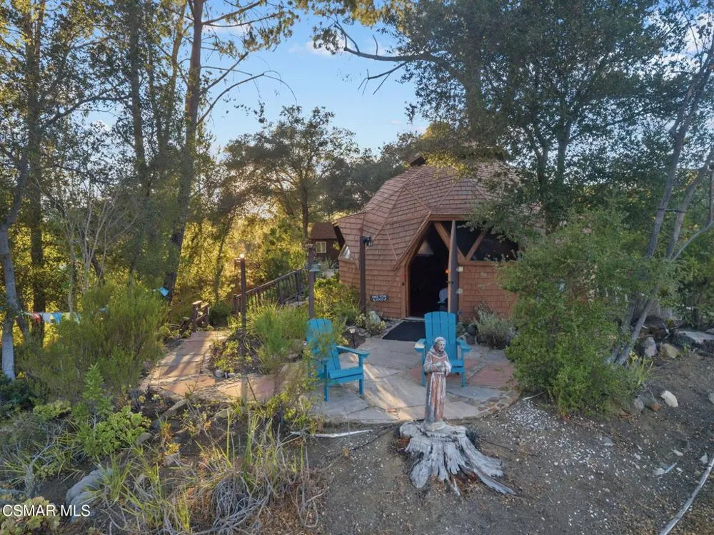 2025 Mckain Street Calabasas, CA 91302