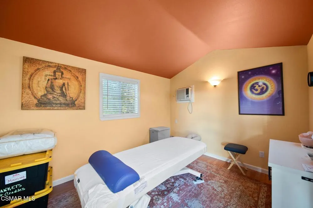2025 Mckain Street Calabasas, CA 91302