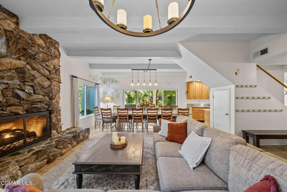 2025 Mckain Street Calabasas, CA 91302