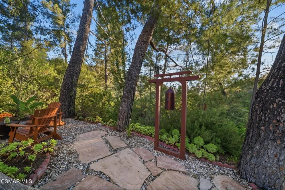 2025 Mckain Street Calabasas, CA 91302