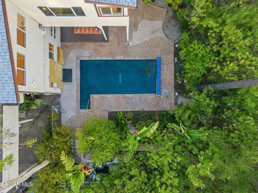 2025 Mckain Street Calabasas, CA 91302