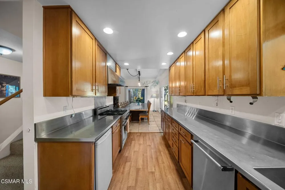 2025 Mckain Street Calabasas, CA 91302