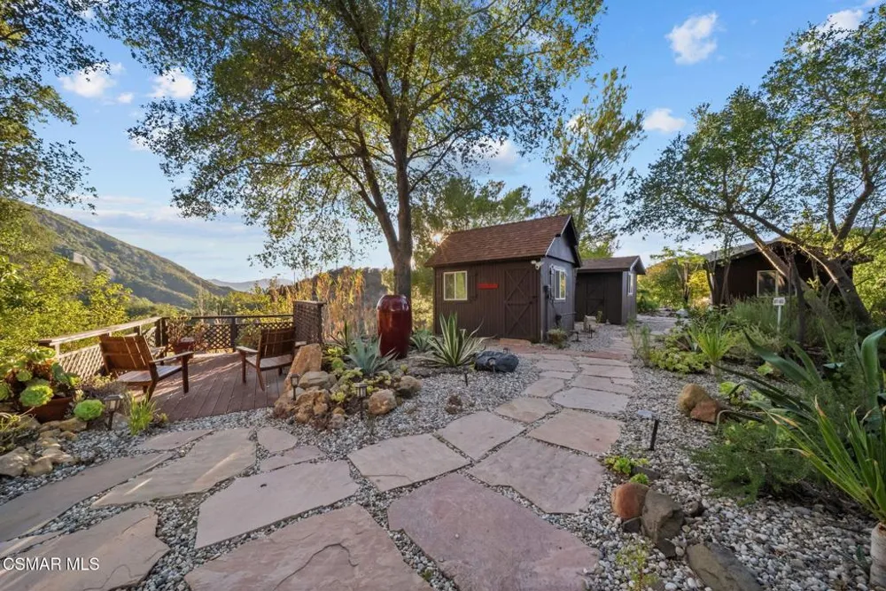 2025 Mckain Street Calabasas, CA 91302