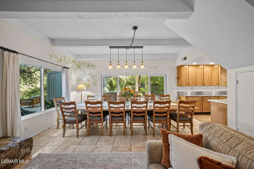 2025 Mckain Street Calabasas, CA 91302