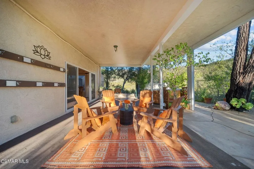 2025 Mckain Street Calabasas, CA 91302