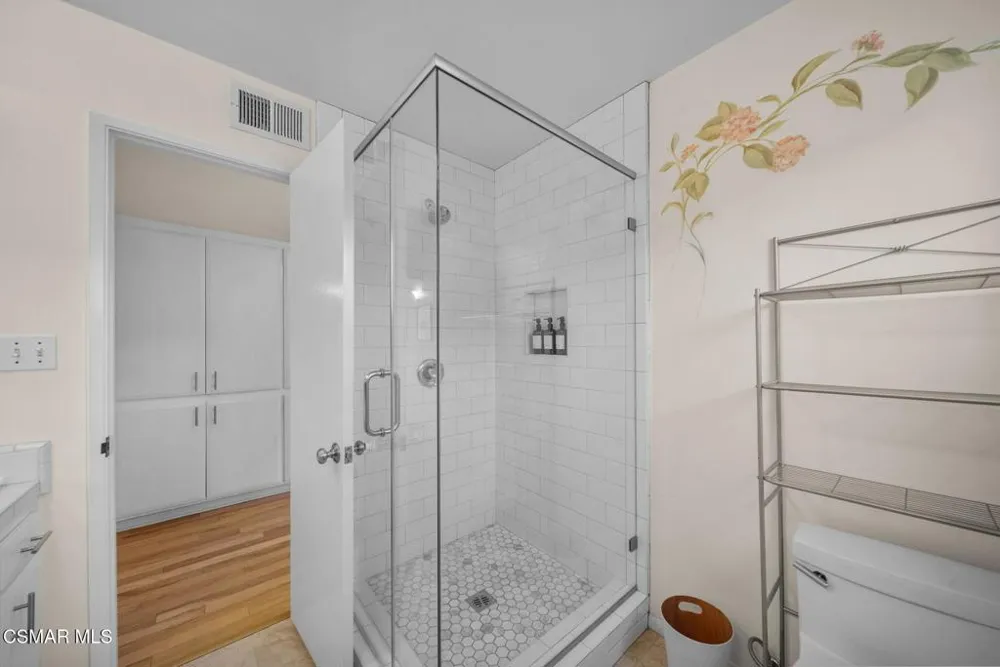 2025 Mckain Street Calabasas, CA 91302
