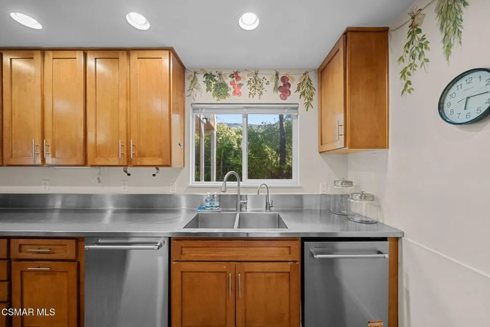 2025 Mckain Street Calabasas, CA 91302