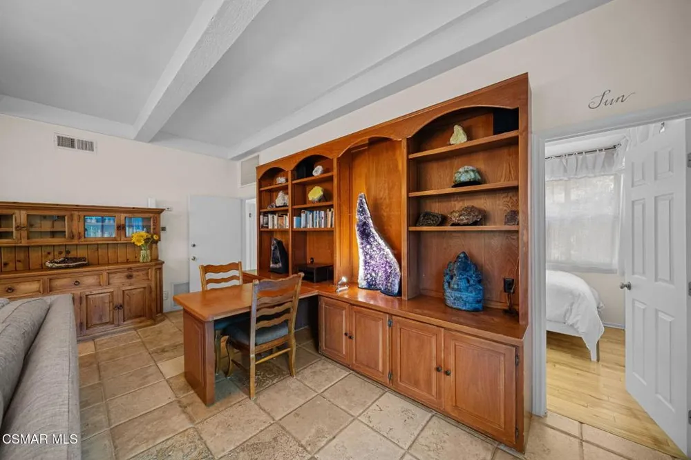 2025 Mckain Street Calabasas, CA 91302