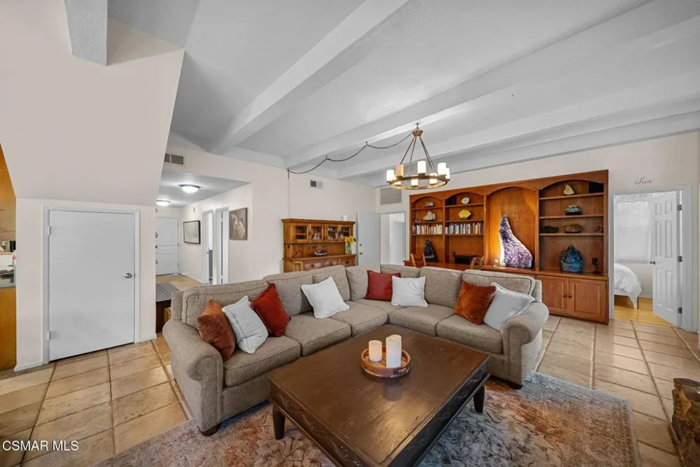 2025 Mckain Street Calabasas, CA 91302