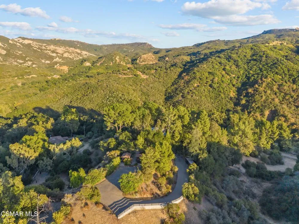 2025 Mckain Street Calabasas, CA 91302