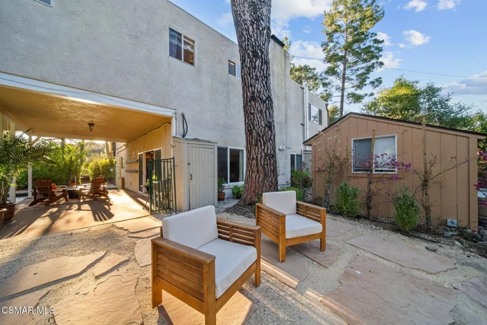 2025 Mckain Street Calabasas, CA 91302