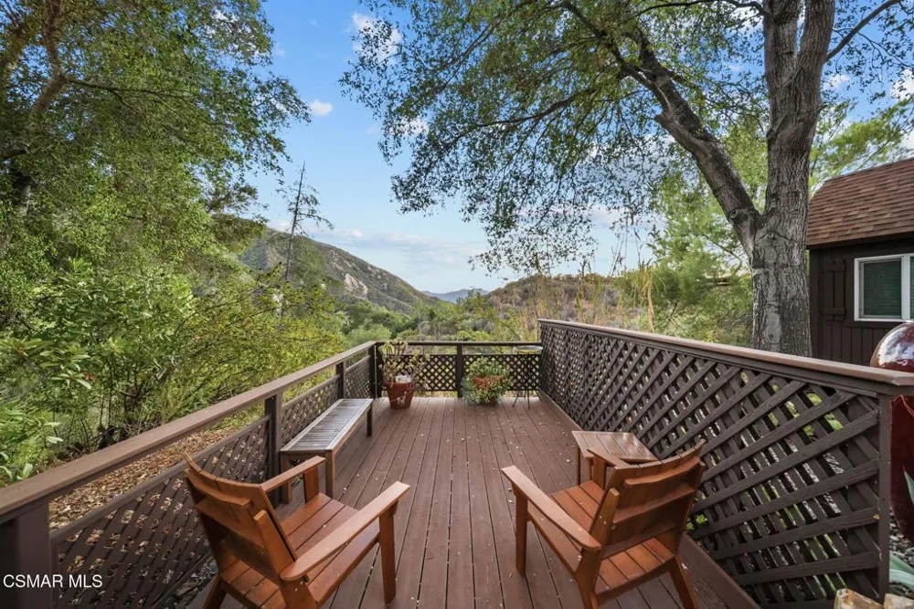 2025 Mckain Street Calabasas, CA 91302