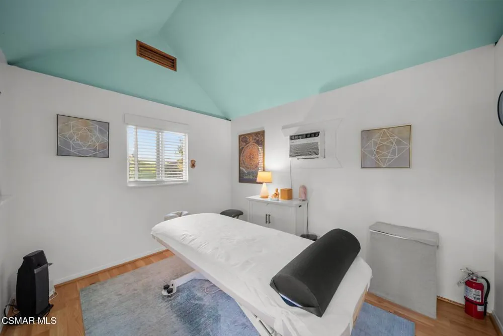 2025 Mckain Street Calabasas, CA 91302