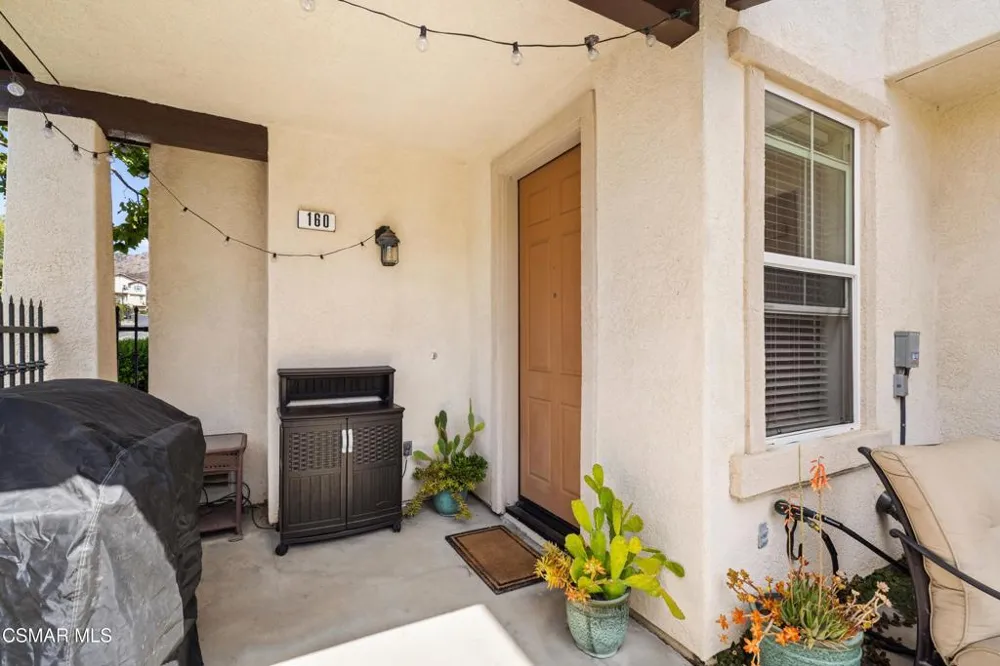 160 Via Katrina Newbury Park, CA 91320