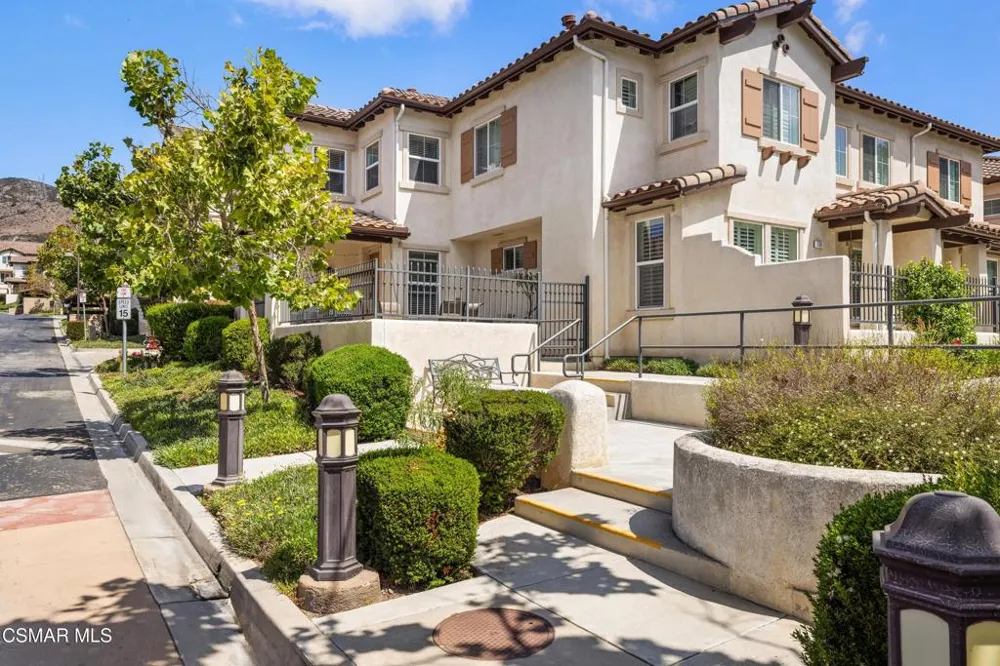 160 Via Katrina Newbury Park, CA 91320