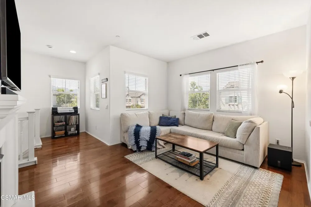 160 Via Katrina Newbury Park, CA 91320
