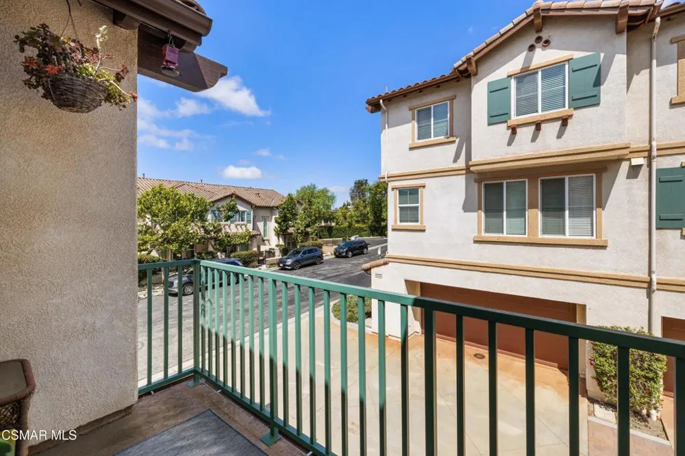 160 Via Katrina Newbury Park, CA 91320