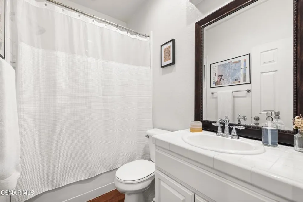 160 Via Katrina Newbury Park, CA 91320