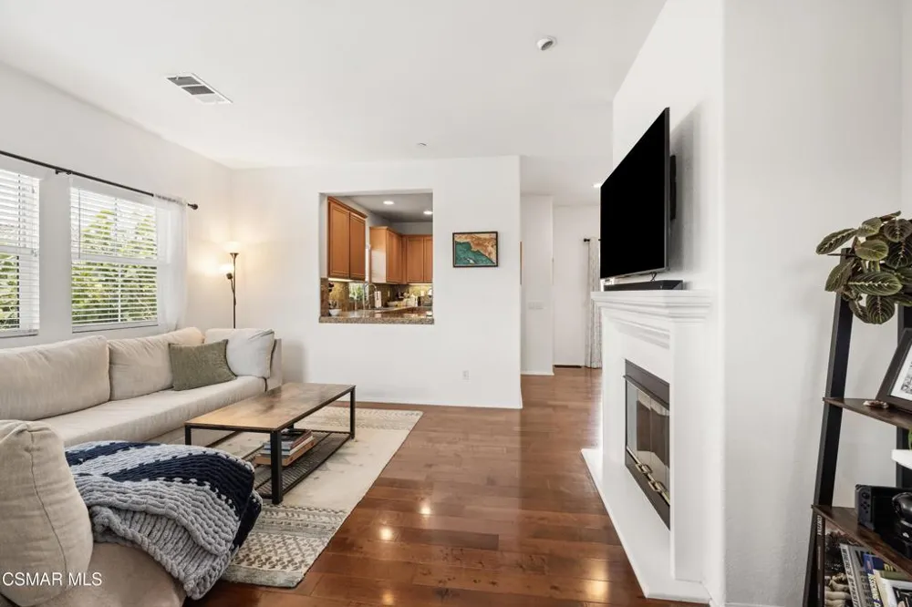 160 Via Katrina Newbury Park, CA 91320