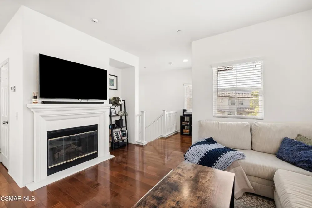 160 Via Katrina Newbury Park, CA 91320