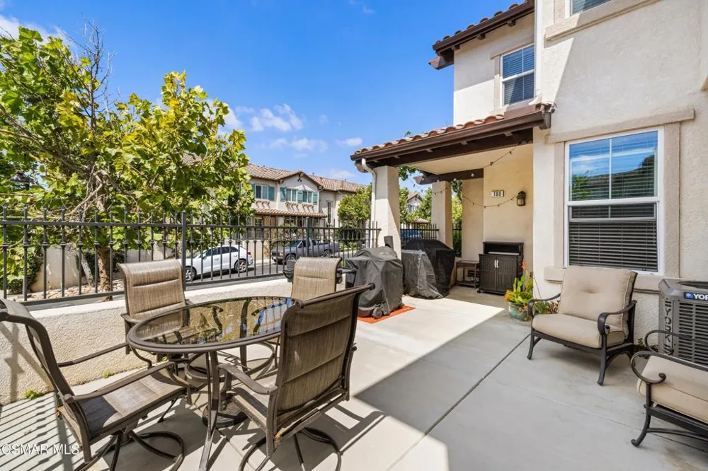 160 Via Katrina Newbury Park, CA 91320