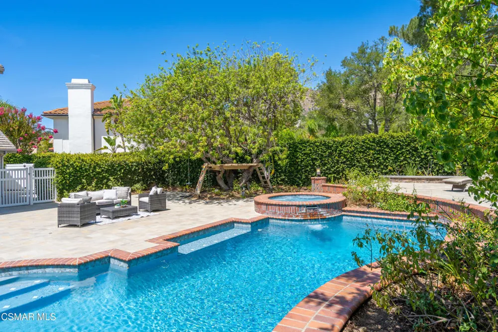 1312 Dubonnet Court Oak Park, CA 91377