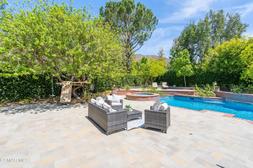 1312 Dubonnet Court Oak Park, CA 91377