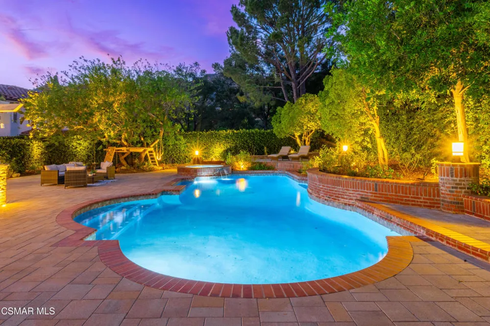 1312 Dubonnet Court Oak Park, CA 91377