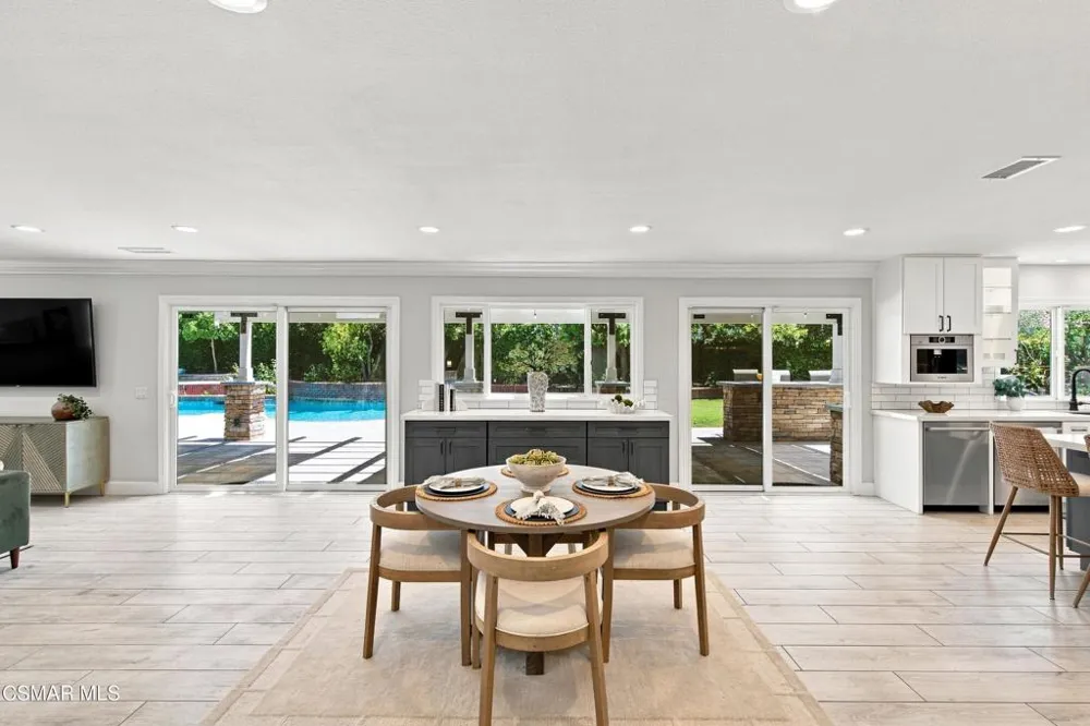 1312 Dubonnet Court Oak Park, CA 91377